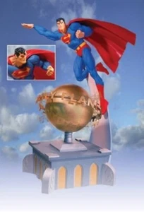 DC Direct Superman Deluxe 14" Statue with Damaged Motorized Base NEU 572/1500 - Bild 1 von 1
