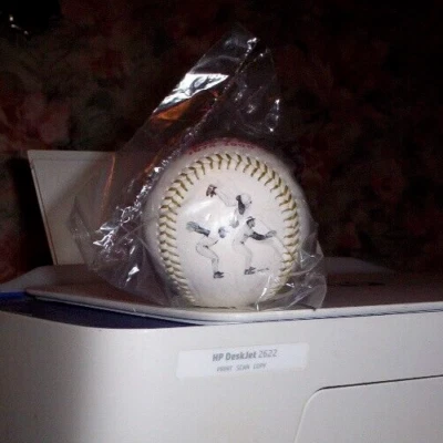 1996 OZZIE SMITH St. Louis Cardinals SGA Foto-Ball from McDonalds Sealed - Image 1 of 4