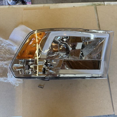 Faro RAM 1500 2500 2009-2012 cromado Dodge RAM lado pasajero Foto 1 de 4