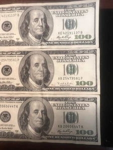 100 dollars bills - Picture 1 of 6