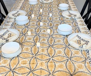 AGHABANI TISCHDECKE Gold Marine Blau Seide auf Beige 117 x 59" ca. Tischdecke - Bild 1 von 9
