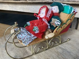 VINTAGE CHRISTMAS AROUND THE WORLD PORCELAIN CHILDREN SLEIGH MUSICAL - Picture 1 of 15