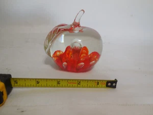 Vintage Wheaton Ware Kunstglas roter Apfel Briefbeschwerer - Bild 1 von 3