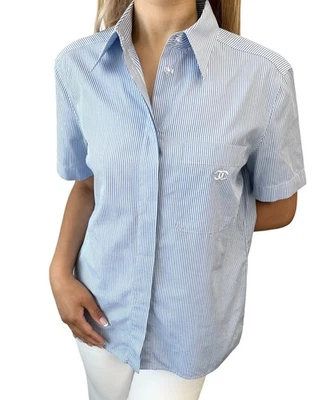 Camisa Top CHANEL Vintage 99P Logo CC #40 Abotonada Rayas Azul Manga Corta Foto 1 de 4