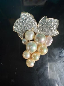 Broche de perlas con racimo de uva - Elegante joyería llamativa - Imagen 1 de 14