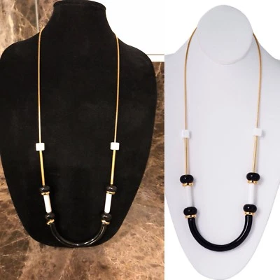 NOVO COM ETIQUETAS~TRINA TURK~ COLAR ESTAÇÃO LONGA "ZODÍACO"~Preto e Branco~BANHADO A OURO - Imagem 1 de 3