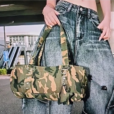 Bolso de hombro camuflado pequeño barril Foto 1 de 4