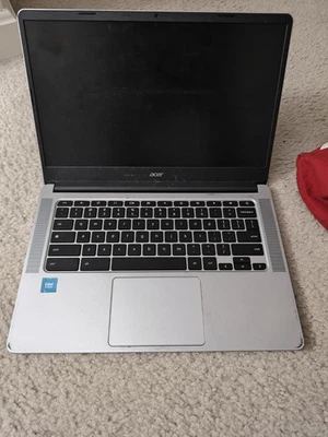 Portátil Acer Chromebook pantalla agrietada Foto 1 de 3