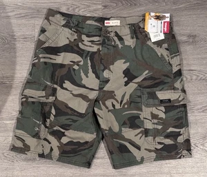 Men’s Wrangler Size 38 Shorts Camo RN# 130273 Outdoor Hiking - Picture 1 of 2