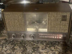 Vintage General Electric Clock radio Tube GE C1420A Dual Speaker AM Wood VIDEO - Picture 1 of 16