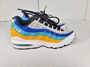 Nike Air Max 95 6.5Y, 8 Donna Cambio Gioco Bianco Striscia Orbita Blu Verde Giallo - Foto 1 di 10