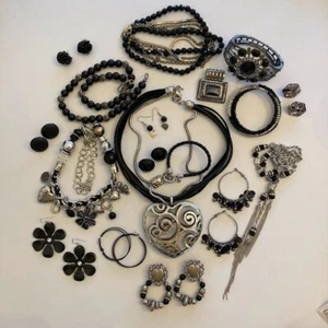Bastler Schmuck Konvolut Trödel Basteln verheddert gebrochen Strass schwarz silberfarben - Bild 1 von 12
