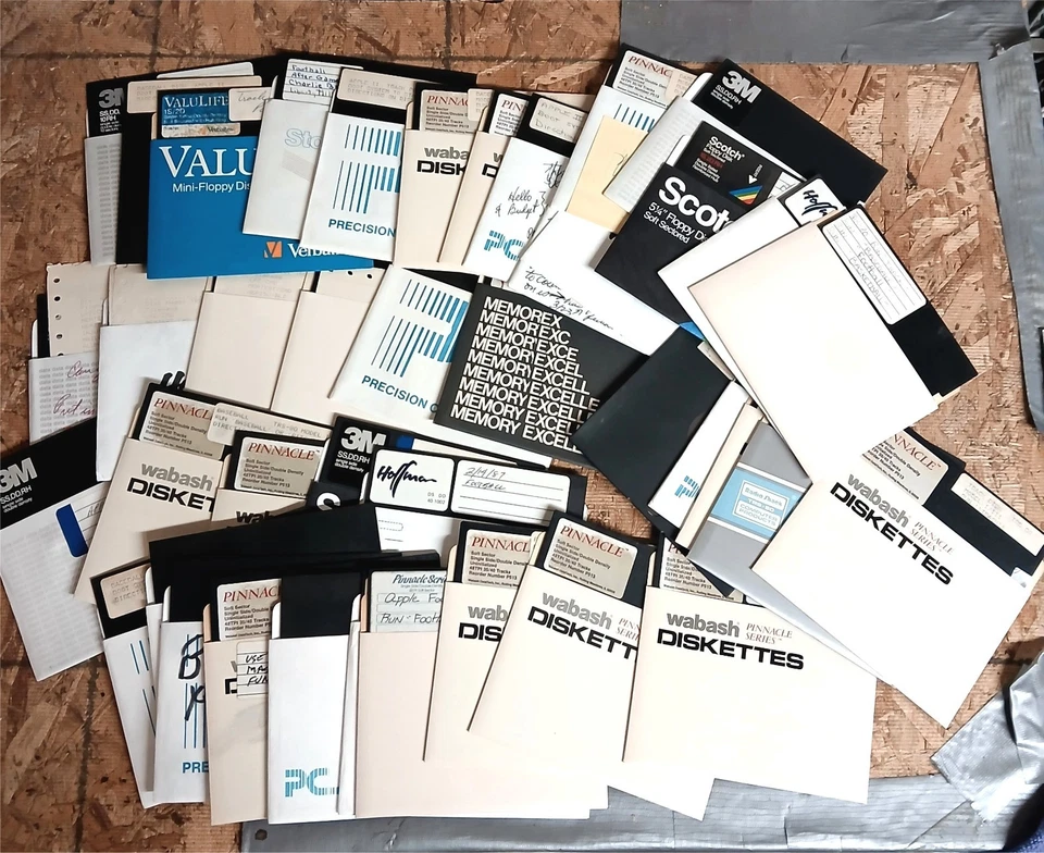 Lot of 40 Formatted Floppy 5.25" Discs For TRS-80 - Image 1 of 1