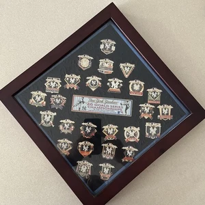 NY YANKEES 26 WORLD SERIES CHAMPIONSHIPS LTD ED SET 26 SPILLE IN ASTUCCIO - Foto 1 di 7