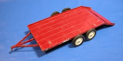 Vintage ERTL Low Bed International Flatbed Trailer 1/16 Scale Red w/ white tires - Image 1 of 4