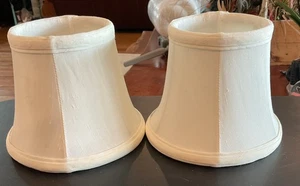 Paar Vintage beige creme kleine Lampenschirme 6” B 5” H Clip On - Bild 1 von 3