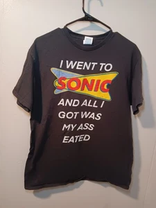 Camicia VINTAGE Sonic Americas Drive In Fast Food Ristorante Divertente Gag Regalo Leggi  - Foto 1 di 5