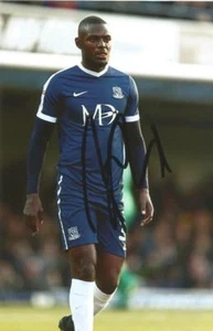 SOUTHEND: THEO ROBINSON SIGNED 6x4 ACTION PHOTO+COA - Picture 1 of 1