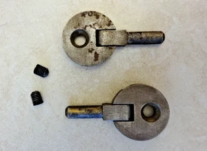 2 Scharniere (1 Loch) mit Schrauben Singer Nähmaschinenschrank Banjo Lutscher 15, 66 - Bild 1 von 1