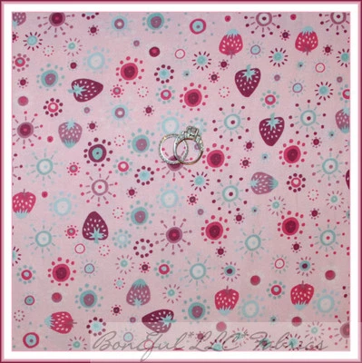 Tecido BonEful FQ Colcha de Algodão Morango Shortcake Rosa Ponto Roxo Estampa Floral - Imagem 1 de 4