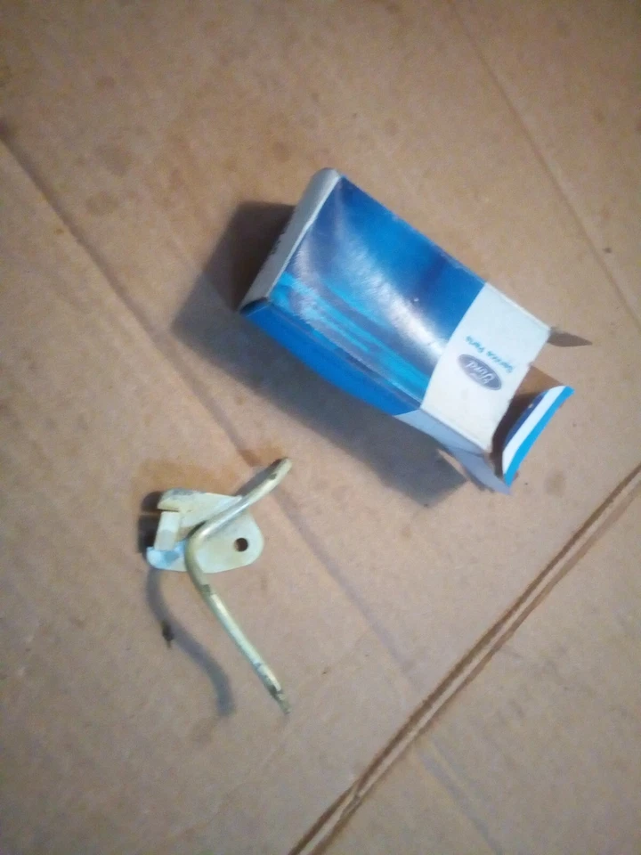 NOS D3TZ 17603 a 1973-1979 Ford F100 F150 Windshield Washer Jet F250 F350  OEM  - Image 1 of 1