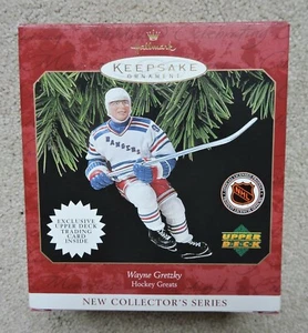 WAYNE GRETZKY~1997 HALLMARK KEEPSAKE ORNAMENT W/ UPPER DECK NHL GRETZKY CARD~NEW - Picture 1 of 3