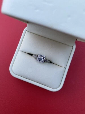 Anillo de boda promesa de oro blanco de 10 quilates con diamantes de 1/4 quilates de Jared talla 4 1/4 Foto 1 de 4