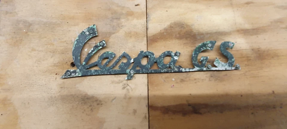 SCRITTA TARGHETTA VESPA GS PER VESPA GS 150 LUNHEZZA 140 MM  - Immagine 1 di 1