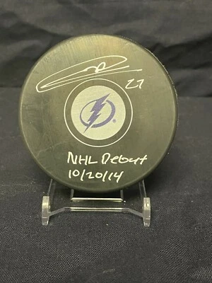 JONATHAN DROUIN Autógrafo Tampa Bay Iluminación Logo Inscrito Puck Fanatics C.O.A Foto 1 de 2