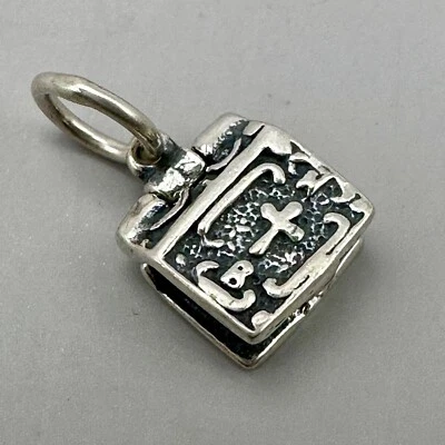 Colgante medallón bíblico de plata de ley con diseño de cruz y pez Ichthys Foto 1 de 4