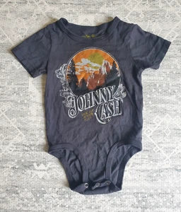 Rowdy Sprout Johnny Cash 3-6 M Bio Baumwolle Rock Band Country USA Neu ohne Etikett - Bild 1 von 5
