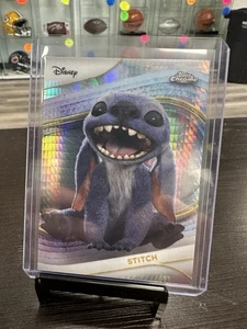 2025 Topps Chrome Disney Stitch Prizm Refractor #200 JS - Bild 1 von 2