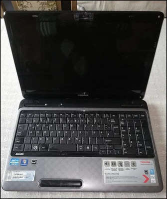 TOSHIBA LAPTOP -  DEFEKT! Für Ersatzteile/Bastler - Bild 1 von 4