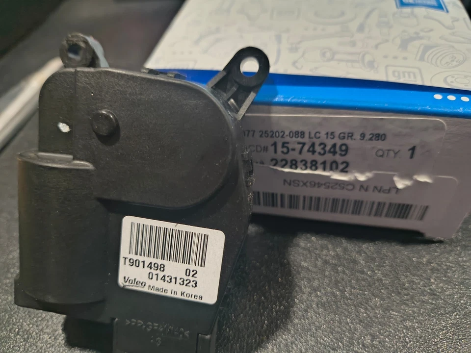 15-74349 (22838102) Heating and Air Conditioning Panel Mode Door Actuator  - Image 1 of 1