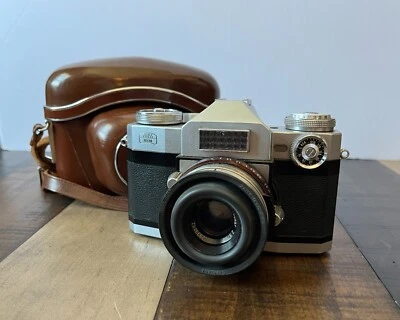 Cámara fotográfica Zeiss Ikon Contaflex Super 35 mm con estuche de cuero y parasol de goma Foto 1 de 4