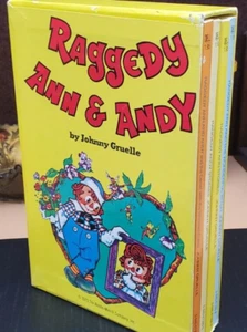 Vintage 1975 Raggedy Ann & Andy Boxed Set of 4 Books Paperback in Box (A1) - Picture 1 of 5