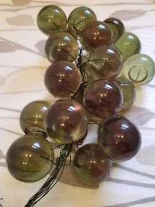 Vintage 23 Green Lucite Acrylic Balls on Wire Grape Vine MCM - Picture 1 of 4