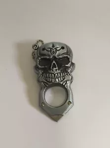 Skull Shape Cigarette Lighter With Keychain - Picture 1 of 6