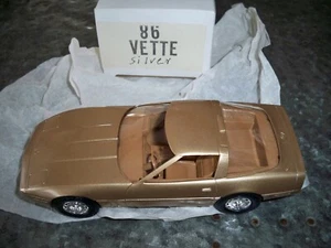 Corvette Coupè 1986 Oro Metallizzato GM Concessionari PROMO Auto NUOVA con scatola - Foto 1 di 4