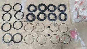 KIT REVISIONE  FRENO pinza  TOYOTA 4RUNNER HILUX  CRUISER 0447935010 04479-35010 - Foto 1 di 3