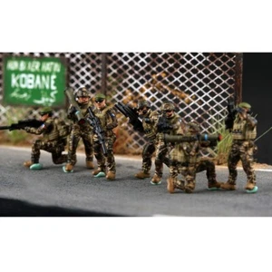 1/72 Modern French Army 7-Person Set Miniature Scene Prop Car Stereoscopic Mode - Picture 1 of 8