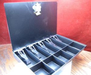 Bandeja de efectivo Duralite 16" x 11" con cubierta de seguridad y llave 2252862PK04 nueva - Imagen 1 de 5