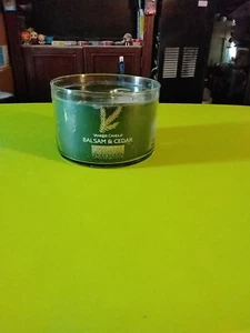 Yankee Candle Balsam & Cedar 3 Docht 18 oz (510g) Kerze Brandneu. Nie verbrannt - Bild 1 von 3