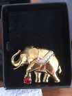 Beautiful Vintage Signed Swan Swarovski Crystal Elephant Gold Tone Pin Brooch