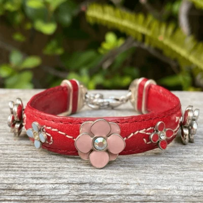 Pulsera Flor Cuero Rojo Brighton Rara. Usado en excelente estado Foto 1 de 4