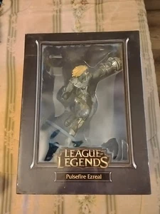 League of Legends, Pulsefire Ezreal 2013 Figur Statue gebraucht Display Riot Games - Bild 1 von 3