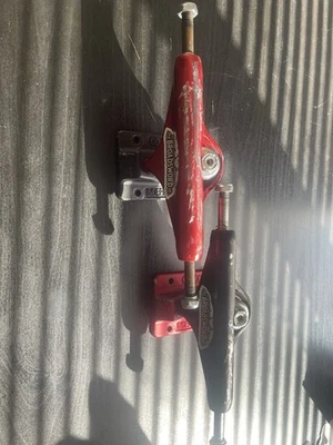 Camiones de monopatín independientes forjados huecos 139 Foto 1 de 4