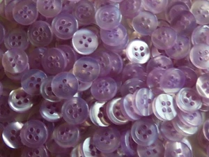 Pequeños botones efecto perla lila de 4 orificios lila de 9 mm 14 L x 12 - Imagen 1 de 2