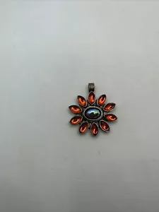 Flower shaped pendant - Picture 1 of 9
