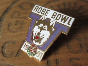 NFL ROSE BOWL WASHINGTON HUSKIES 1991 PIN BADGE - Bild 1 von 4